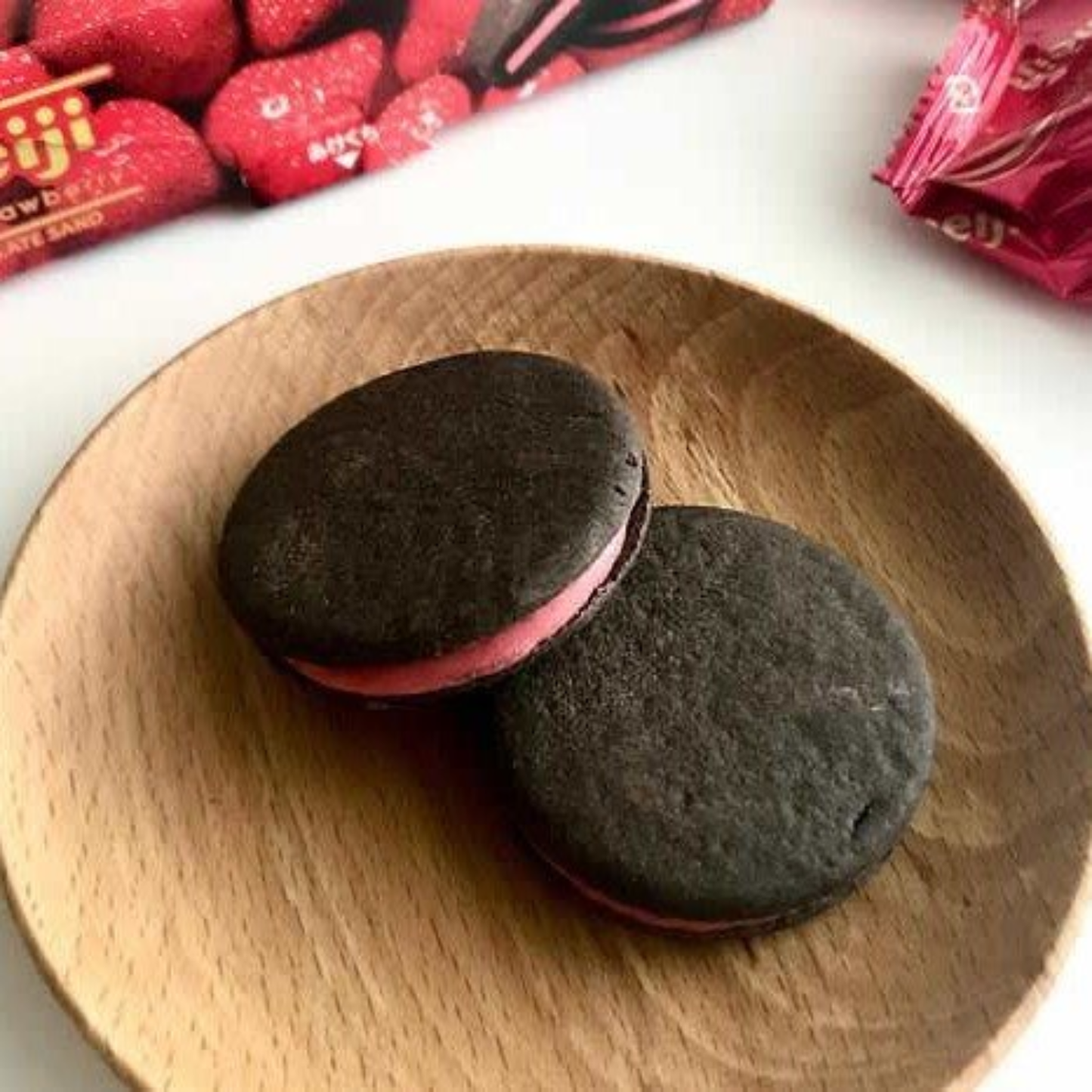 Meiji Rich Chocolate Strawberry Sandwich